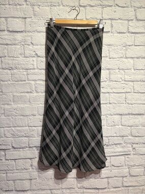 Liz Claiborne Black and Gray Plaid Midi Skirt Size 2 petite
